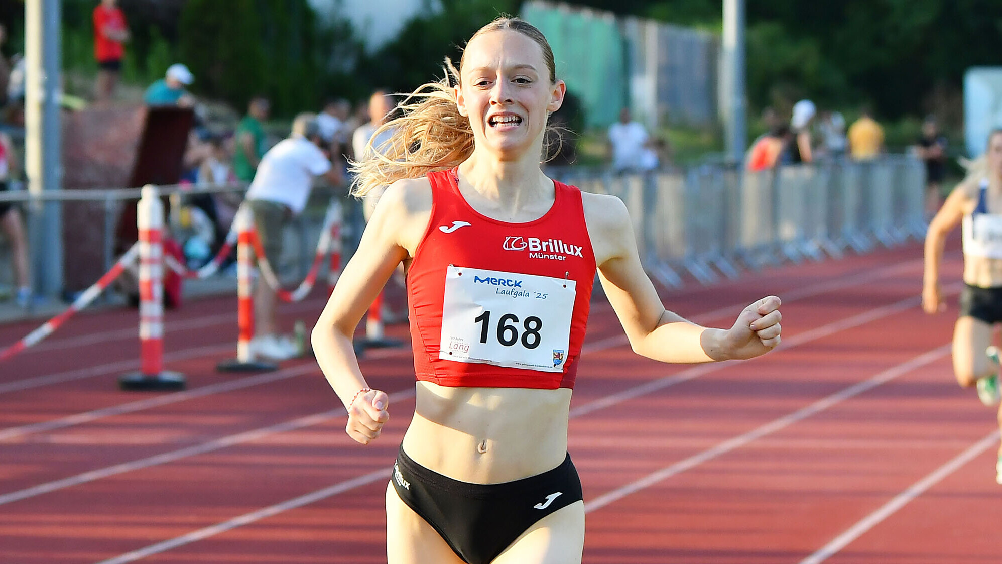 U23-Läuferin Nele Heymann in Aktion über 1.500 Meter. 