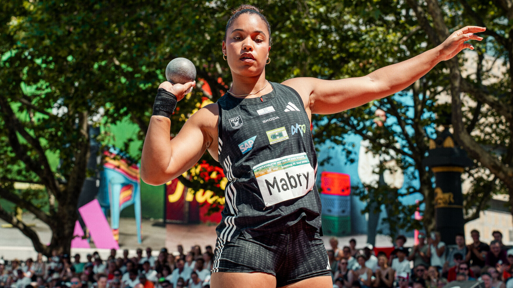 Mabry und Korecki mit Doppesieg, drei deutsche 20-Meter-Stoßer