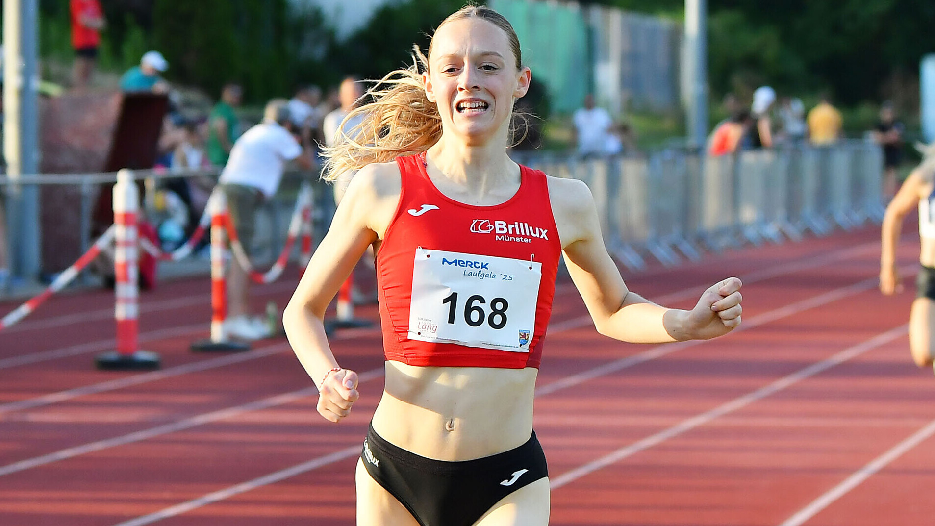 U23-Läuferin Nele Heymann in Aktion über 1.500 Meter. 