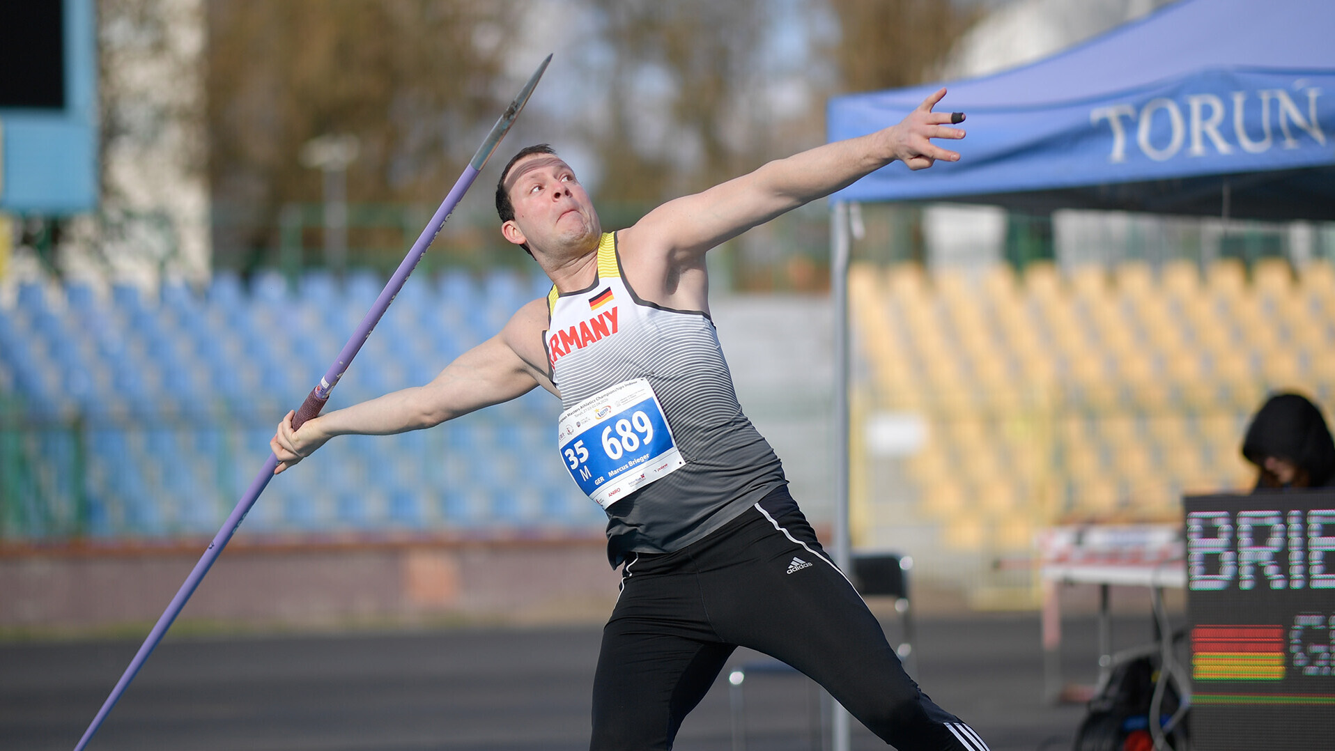 Marcus Brieger mit dem Speer am Abwurf