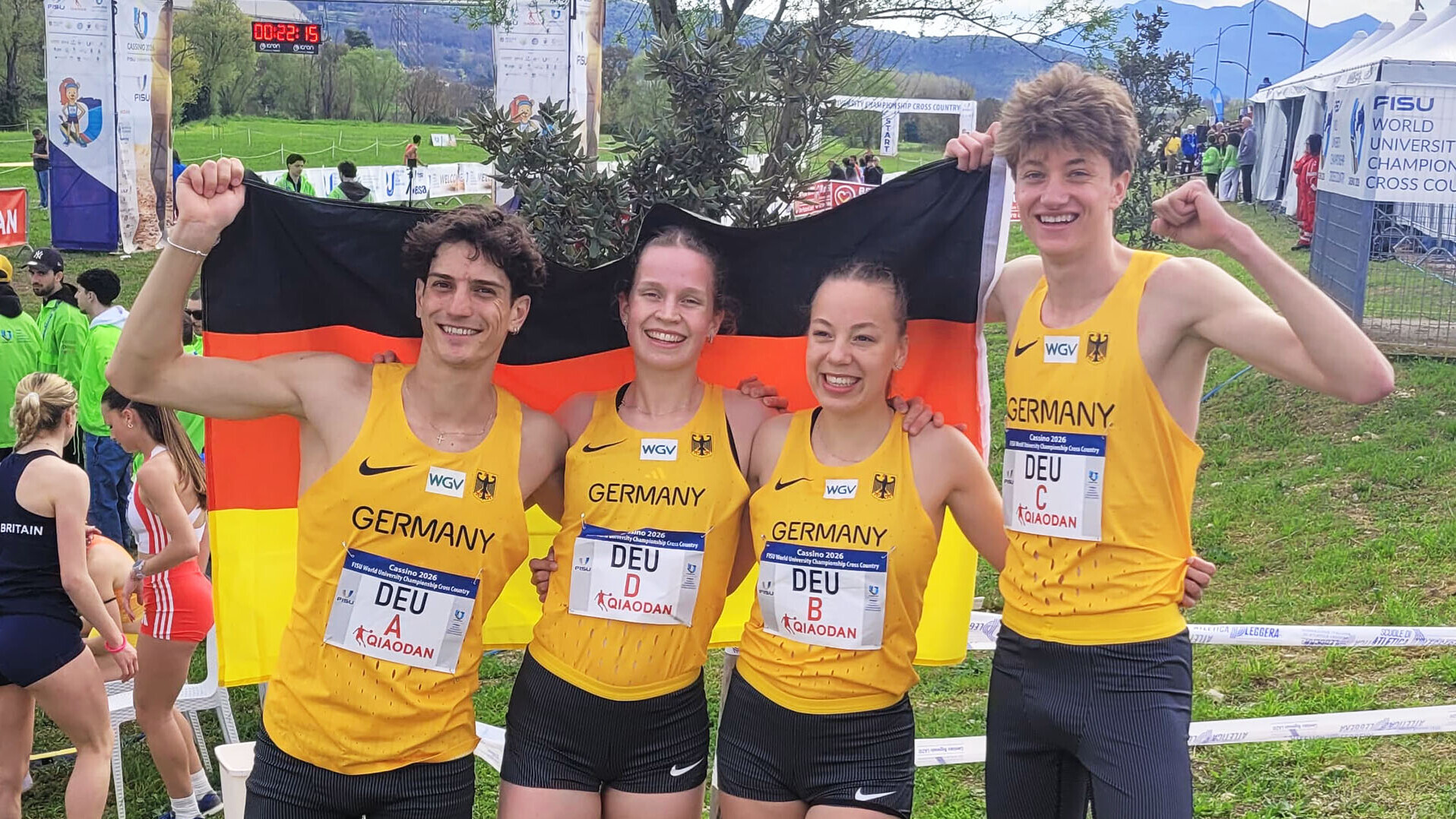 Deutsche Mixed-Staffel im "Short Race" von Cassino auf dem Podium