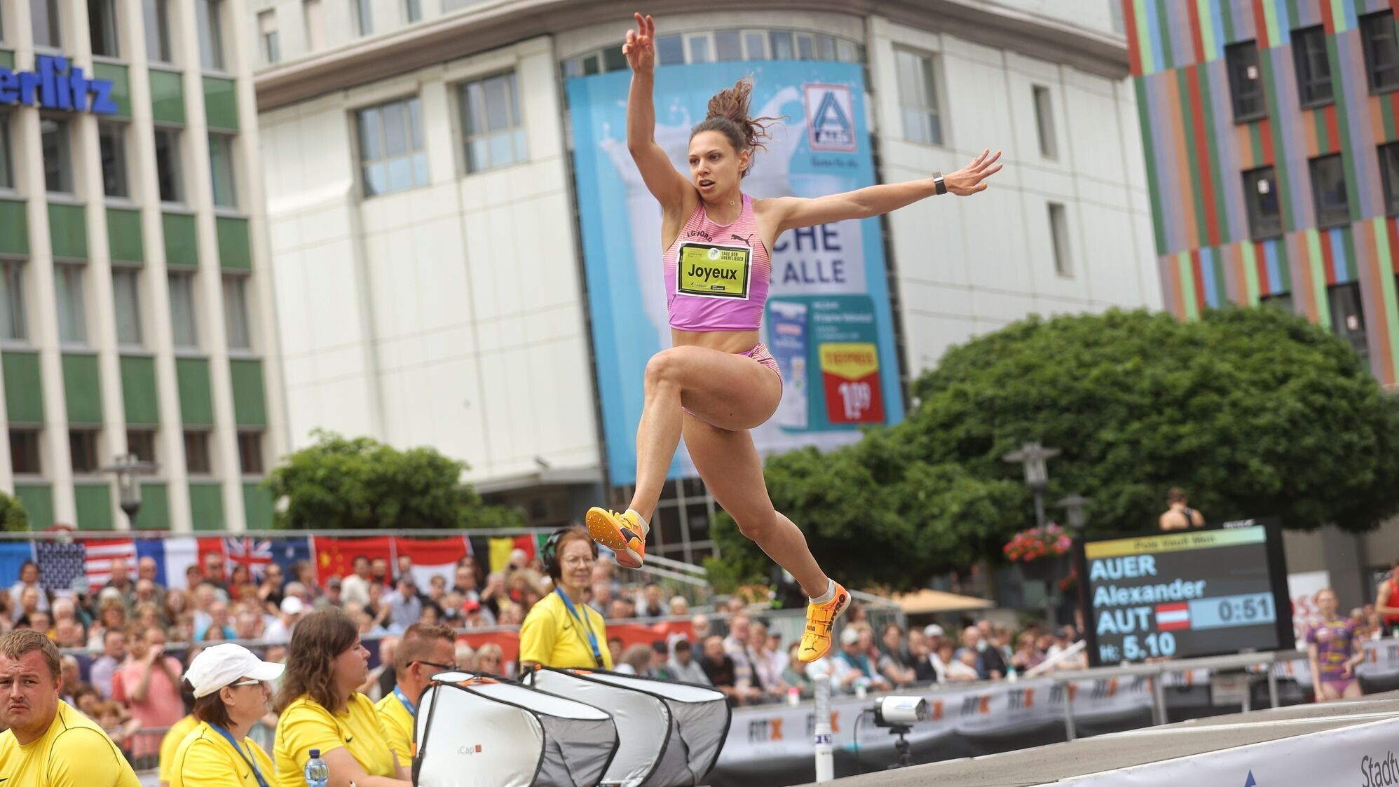 Caroline Joyeux fliegt auf 14,45 Meter, Imke Onnen steigert sich auf 1,97 Meter