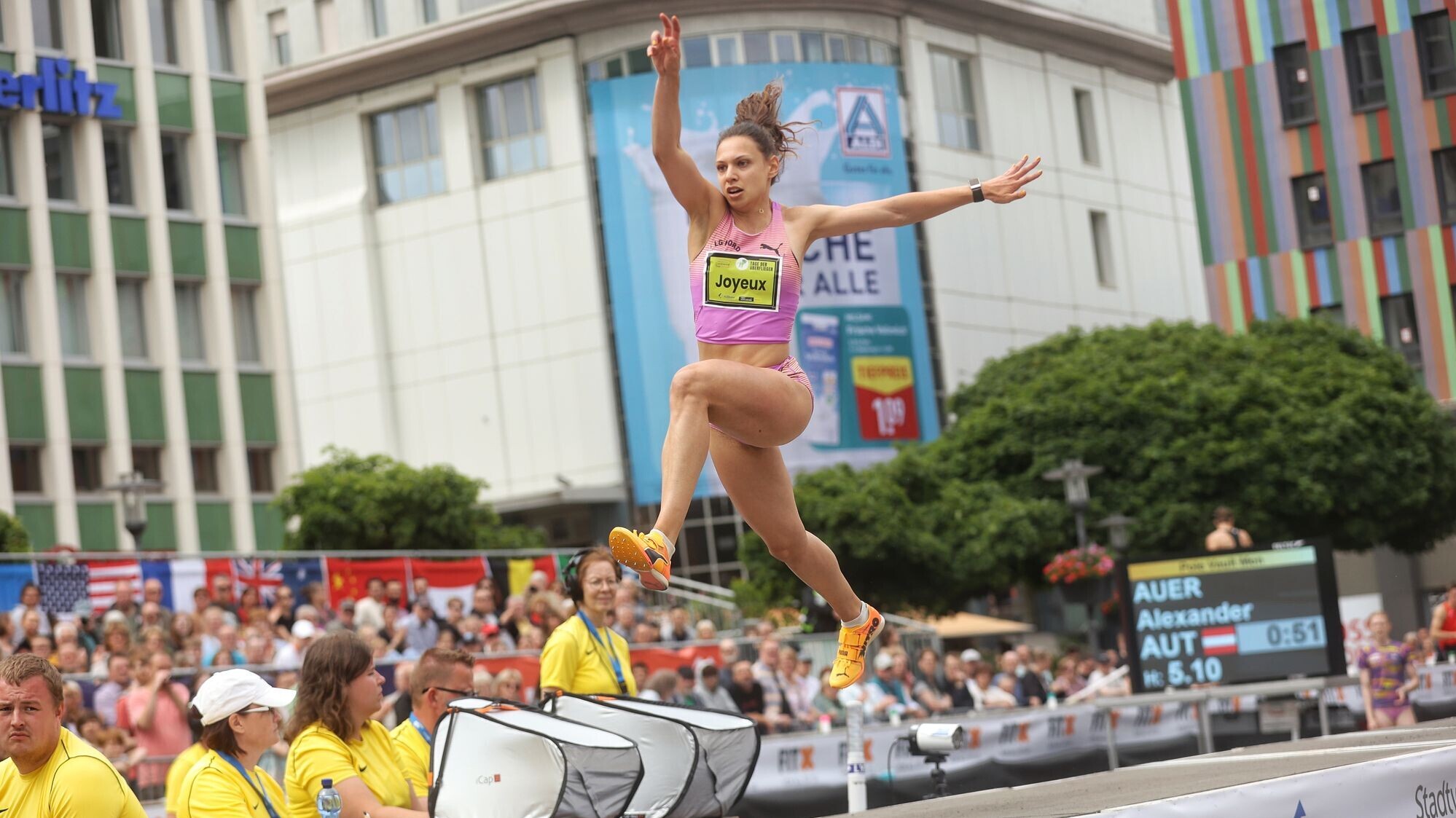 Caroline Joyeux fliegt auf 14,45 Meter, Imke Onnen steigert sich auf 1,97 Meter
