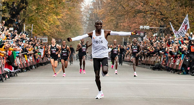 Eliud Kipchoge läuft als erster Mensch den Marathon unter zwei Stunden - Leichtathletik