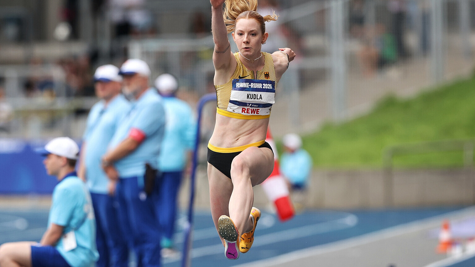 Sarah-Michelle Kudla in der Dreisprung-Bewegung