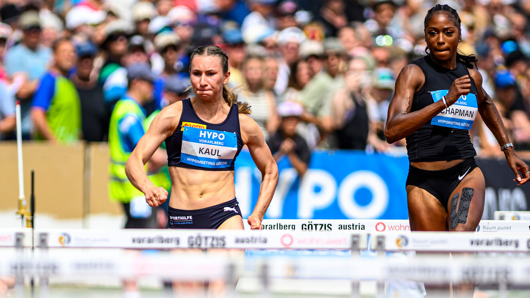 Die deutsche Mehrkämpferin Emma Kaul beim Hürdensprint.