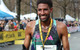 Beim fünften Sieg Eliud Kipchoges beim Berlin-Marathon pulverisierte Amanal Petros seinen eigenen Deutschen Rekord. Einen sensationellen Weltrekord stellte Tigst Assefa auf. Domenika Mayer blieb deutlich unter der Olympia-Norm.