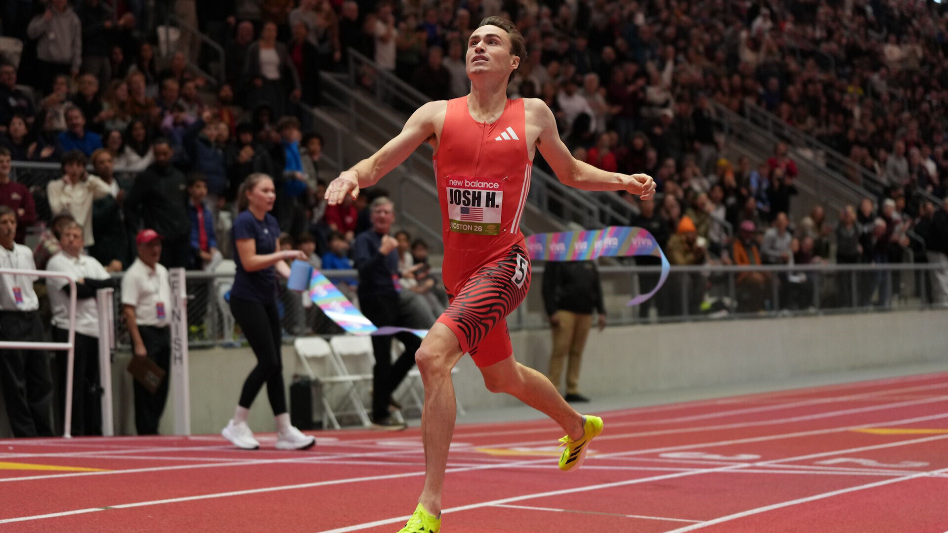 Josh Hoey schraubt 28 Jahre alten Hallen-Weltrekord auf 1:42,50 Minuten