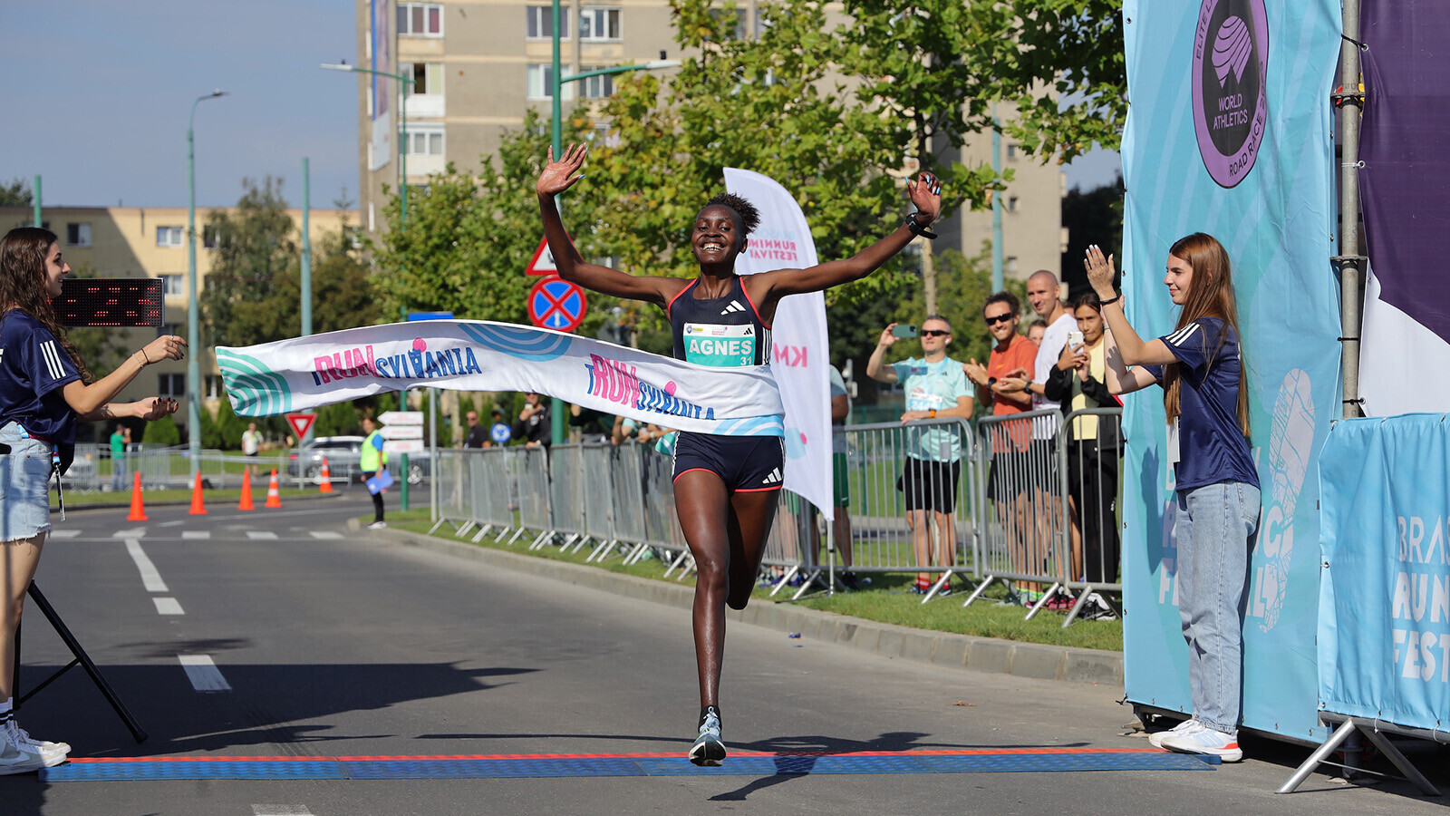 Agnes Ngetich pulverisiert 10-Kilometer-Weltrekord für reine Frauenrennen