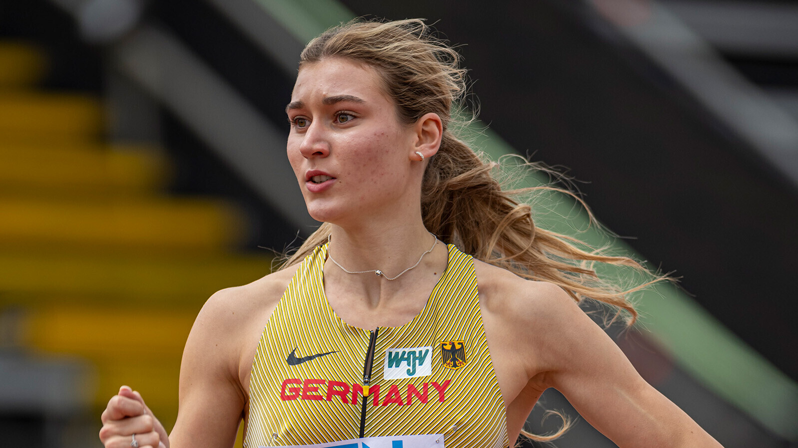 400-Meter-Sprinterin Johanna Martin sprintet im Nationaltrikot