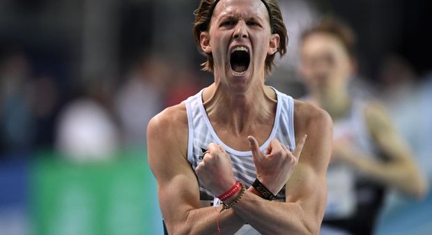 Sam Parsons bricht den deutschen Hallenrekord über 5.000 Meter