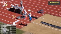 Benedikt Wallstein fliegt auf 7,30 Meter…