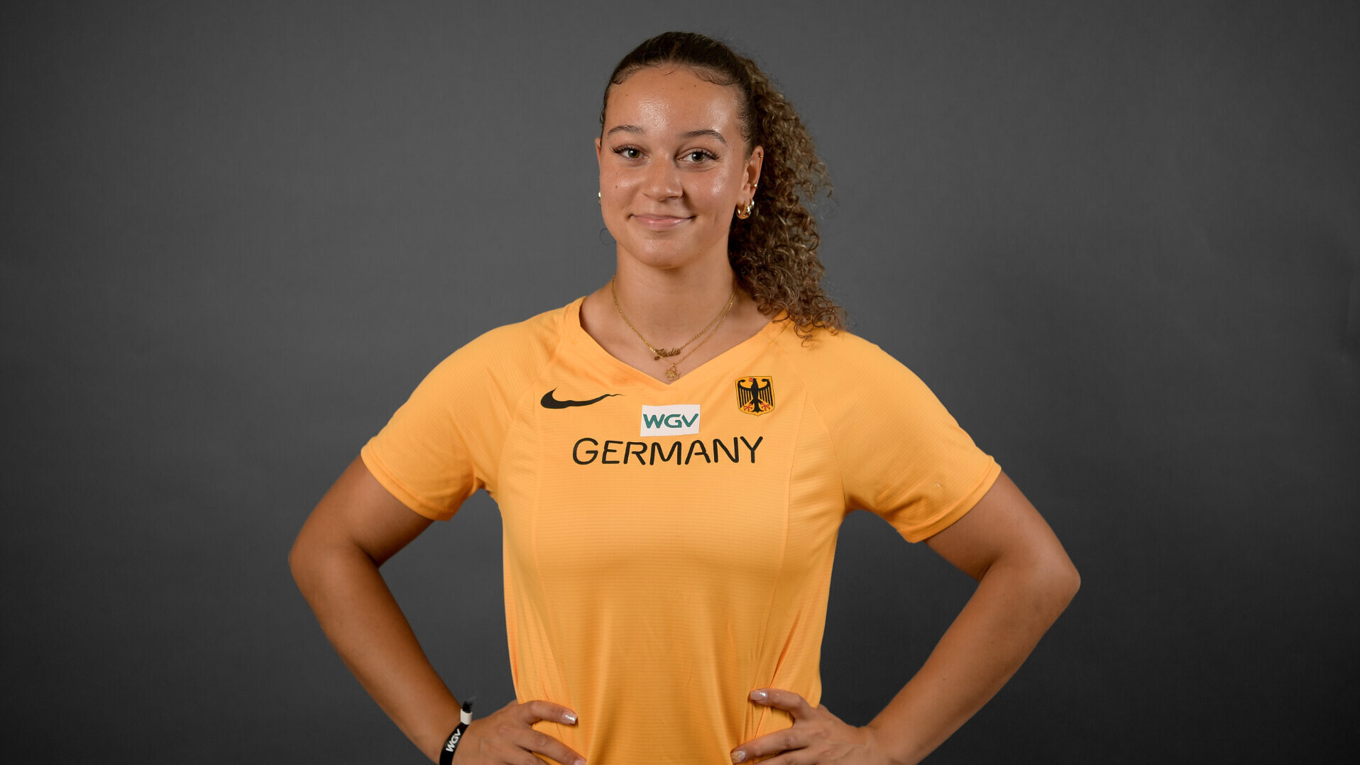 Porträt von Hammerwerferin Jada Julien
