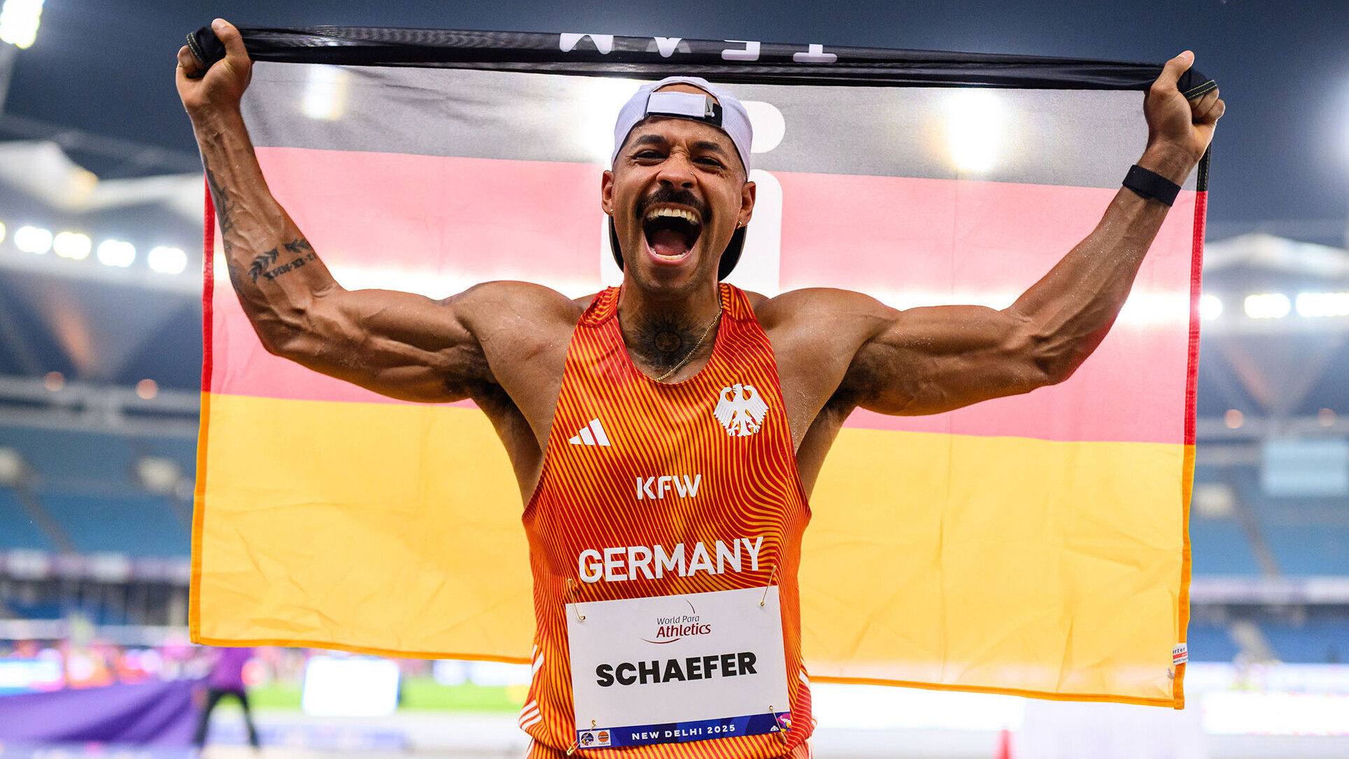 Para-WM: Léon Schäfer fliegt mit Bestleistung zu Silber