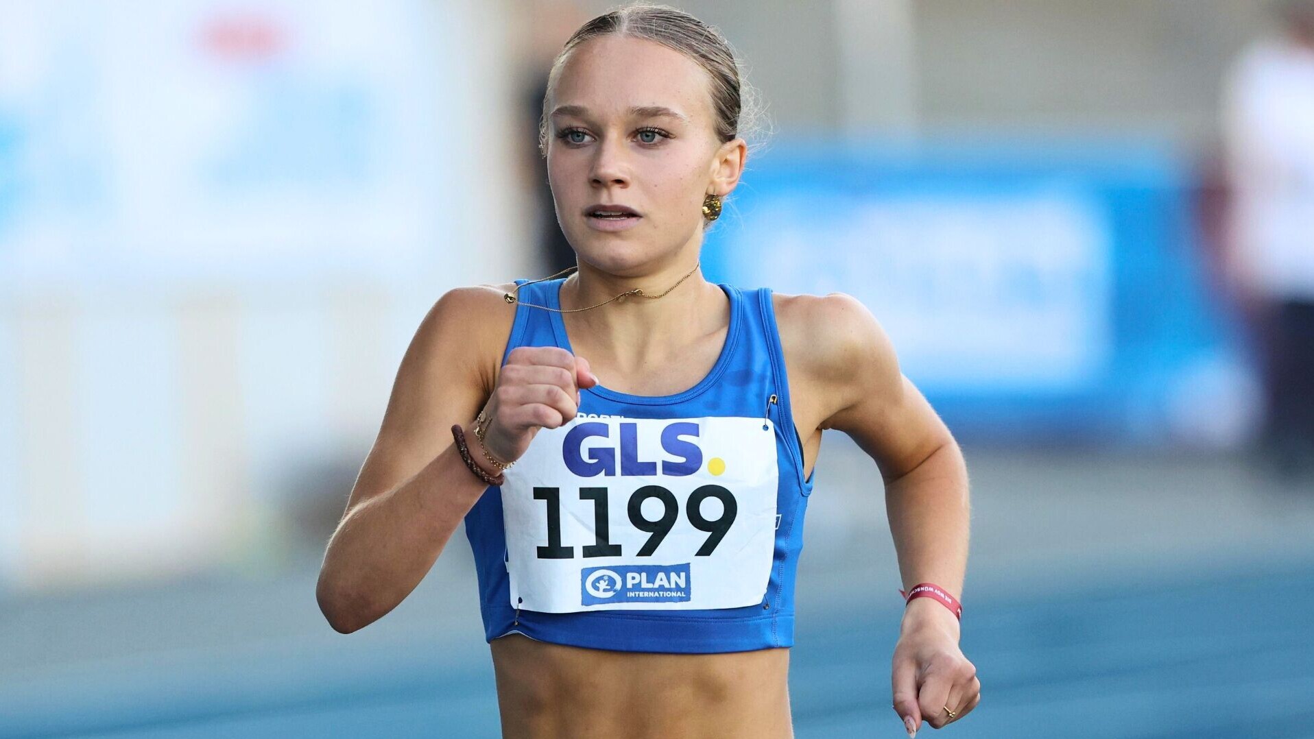 Freitag | U18: Bestzeiten-Festival bei starkem Rennen von Lina Haase