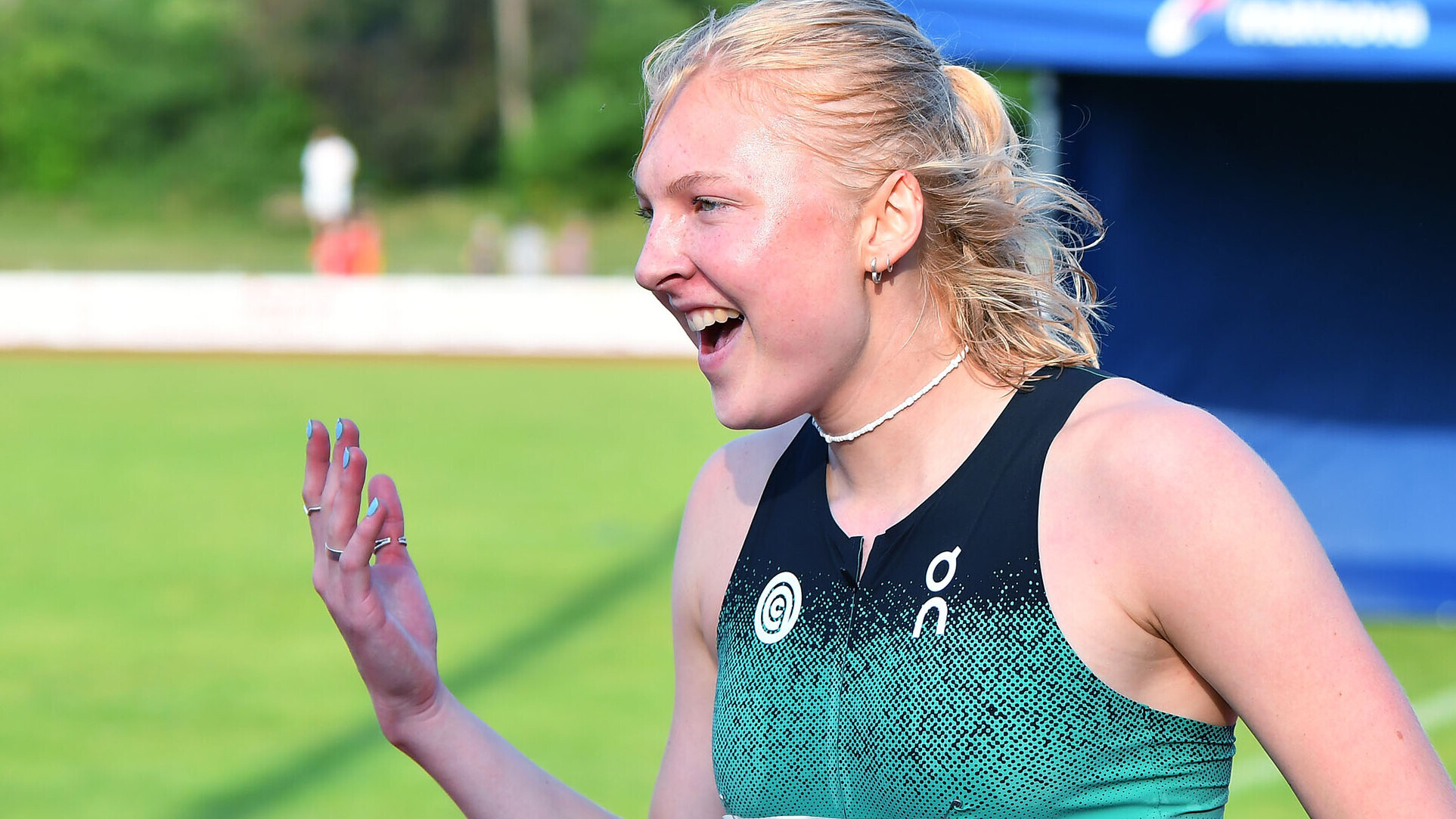 Jolanda Kallabis jubelt nach ihrer neuen 800-Meter-Bestzeit