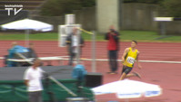 Remo Cagliesi springt im Regen zum Sieg