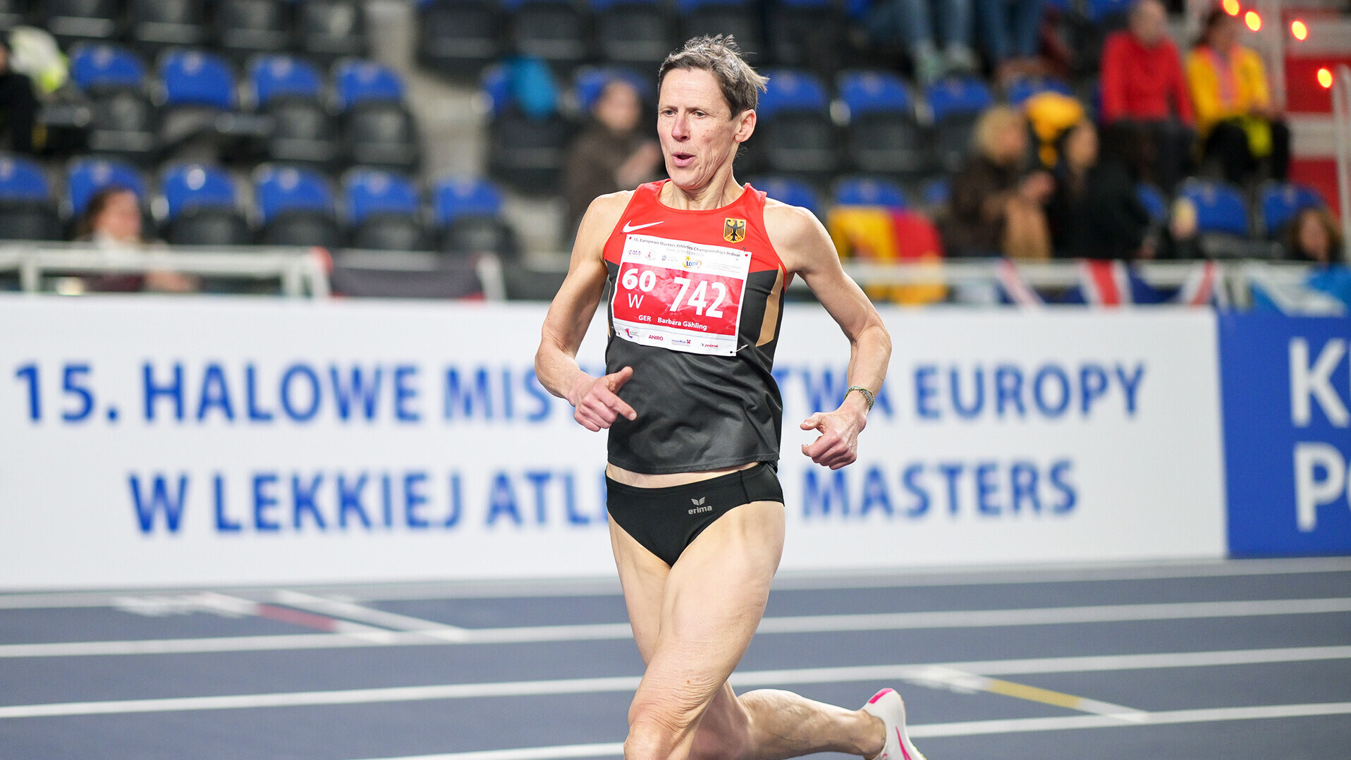Barbara Gähling läuft in der Halle von Torun