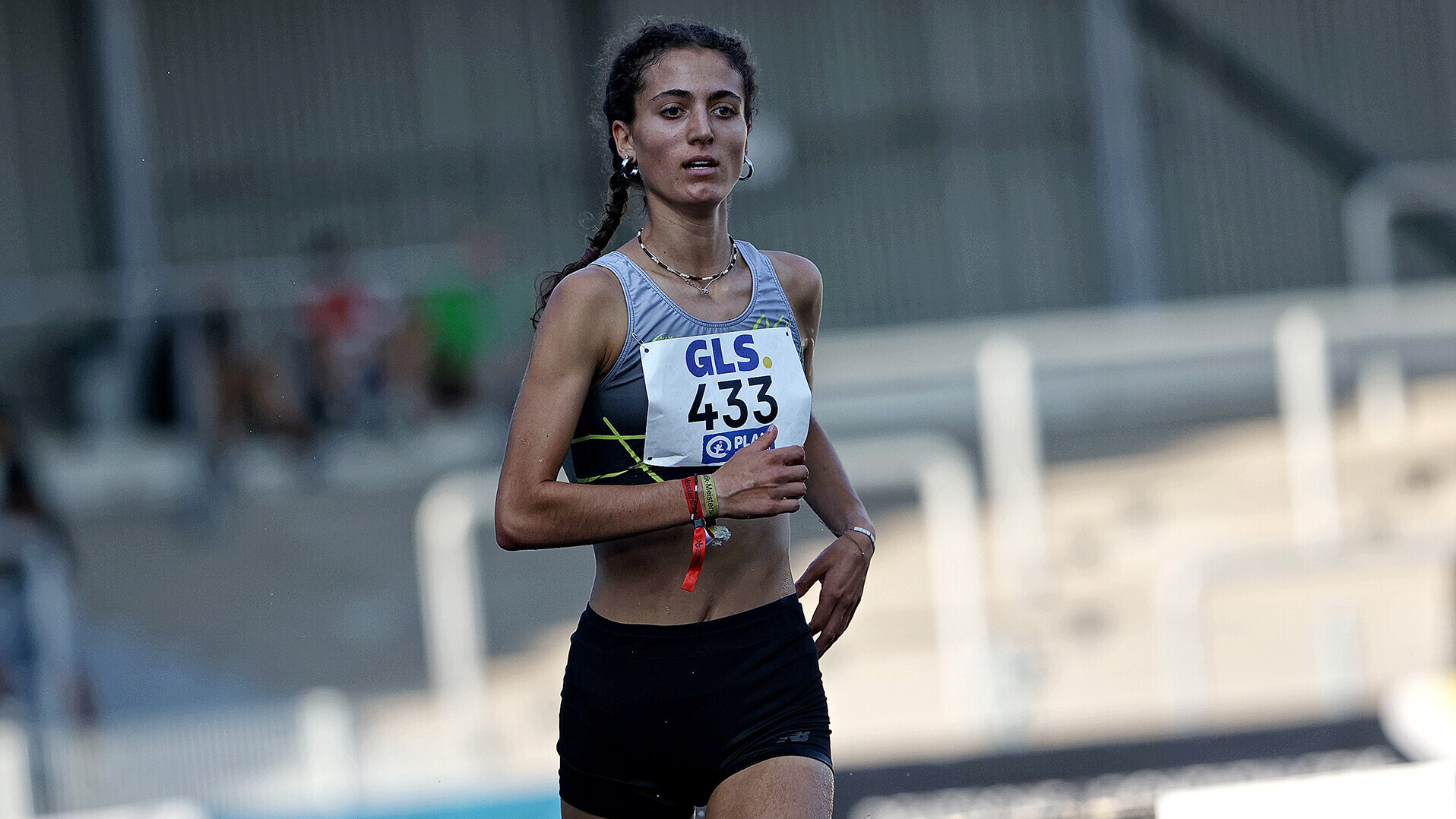 Lena Rossmanith läuft alleine vorneweg