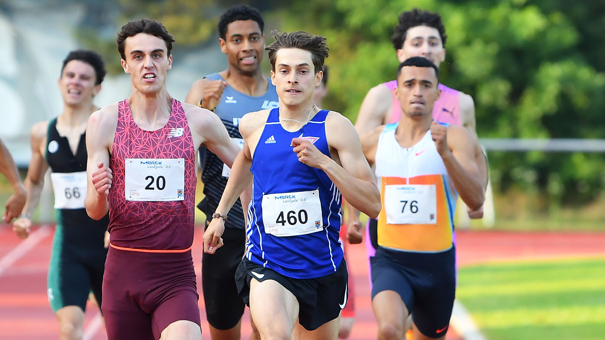 Alexander Stepanov setzt sich in seinem 800-Meter-Rennen an die Spitze