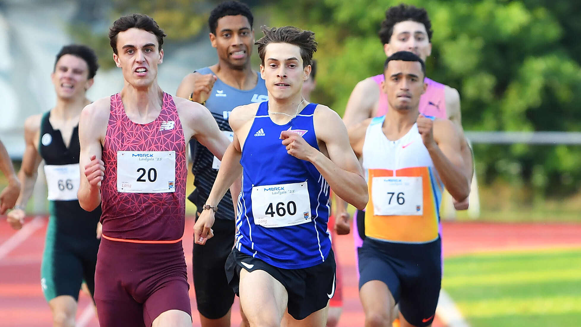 Alexander Stepanov setzt sich in seinem 800-Meter-Rennen an die Spitze
