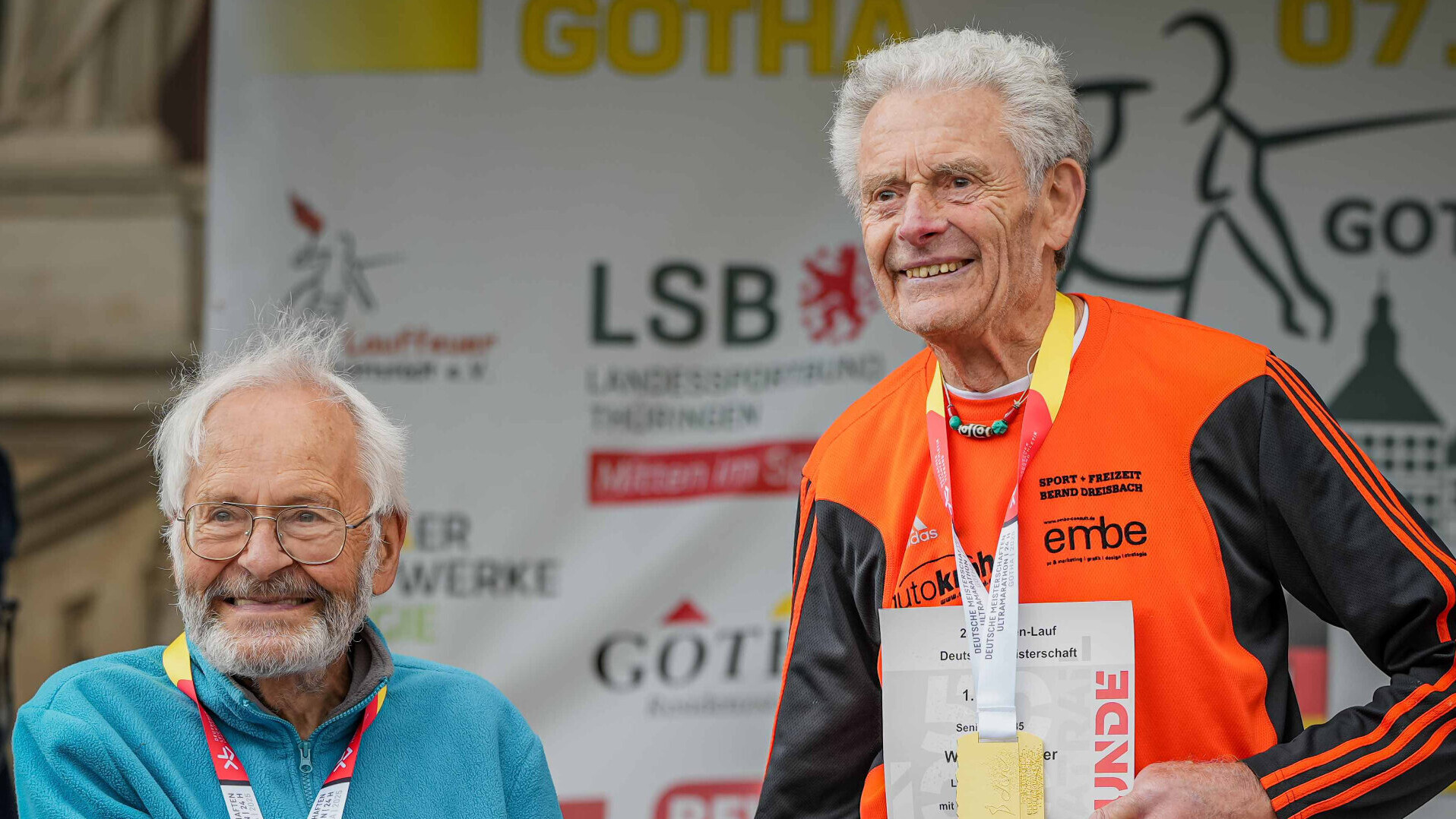 Ultraläufer Werner Stöcker bei der Siegerehrung