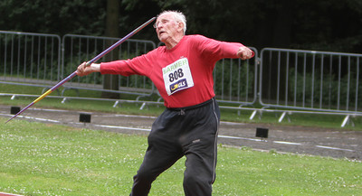 glanzender dm auftakt lothar huchthausen mit starken wurfen leichtathletik de