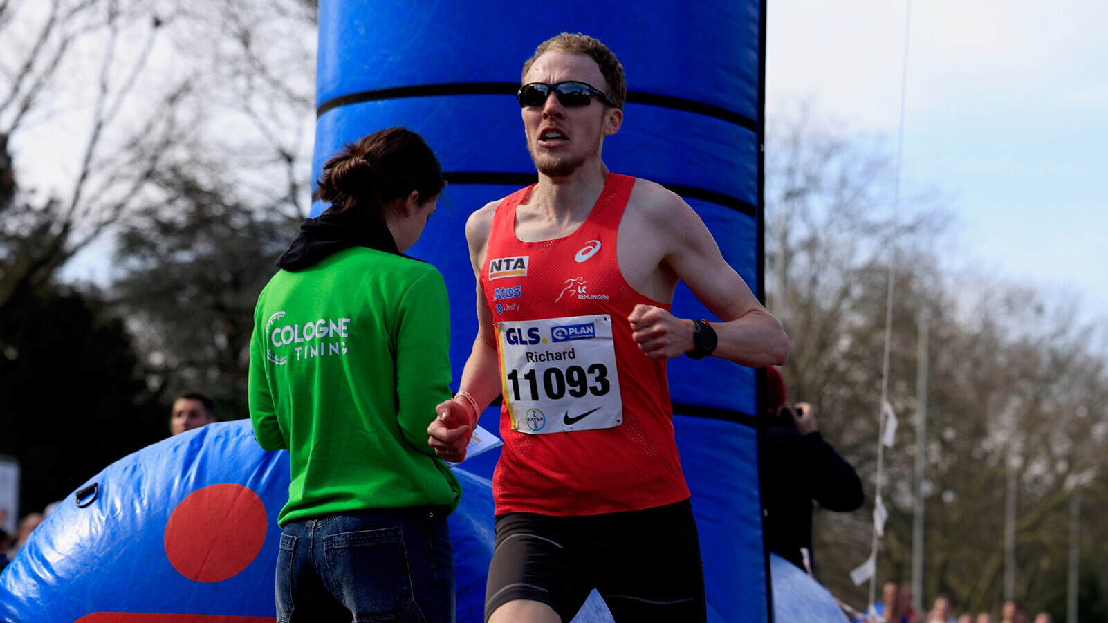 Richard Ringer erreicht Top-Acht-Platzierung im Rekord-Marathon von Hamburg