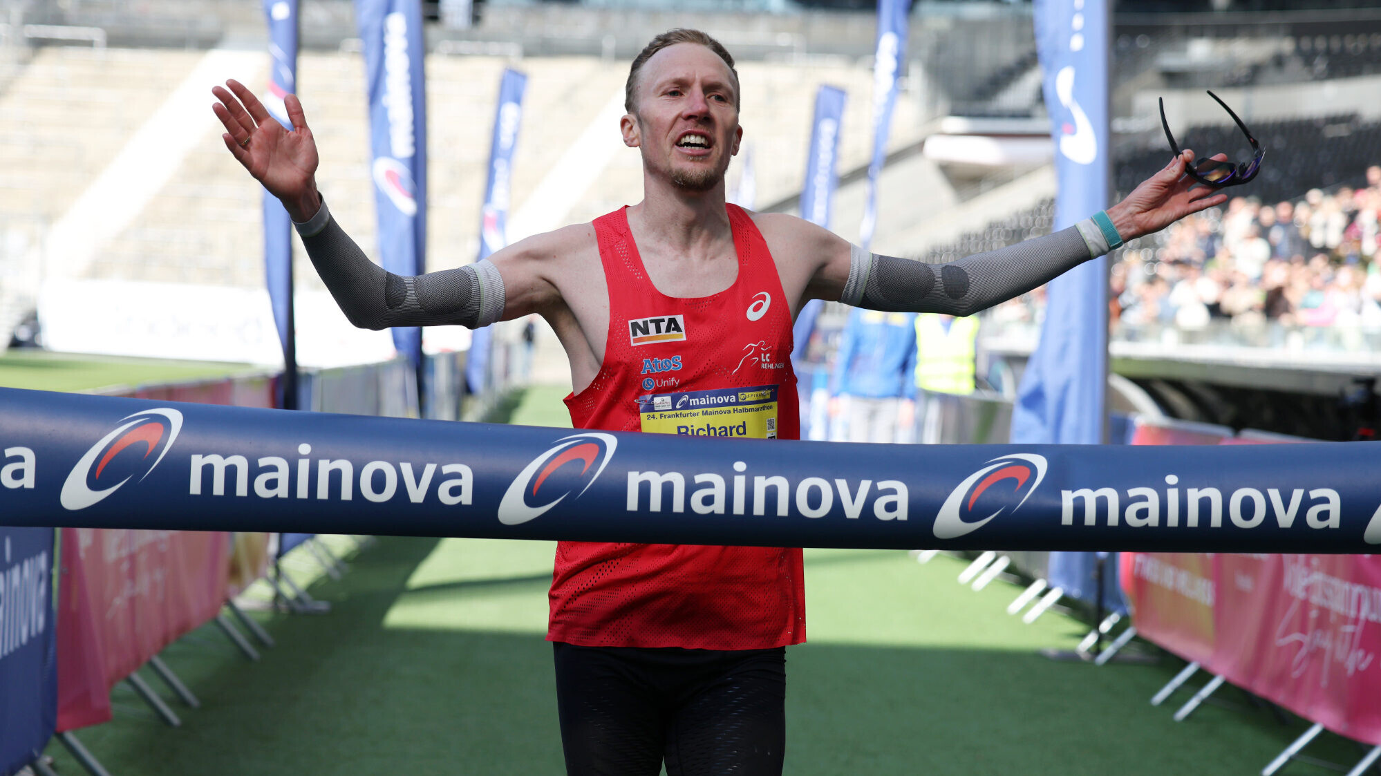 Favoriten-Siege: Esther Pfeiffer und Richard Ringer triumphieren in Frankfurt