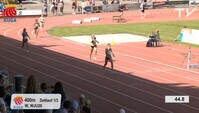 Carolina Krafzik über 400 flach nahe an der…