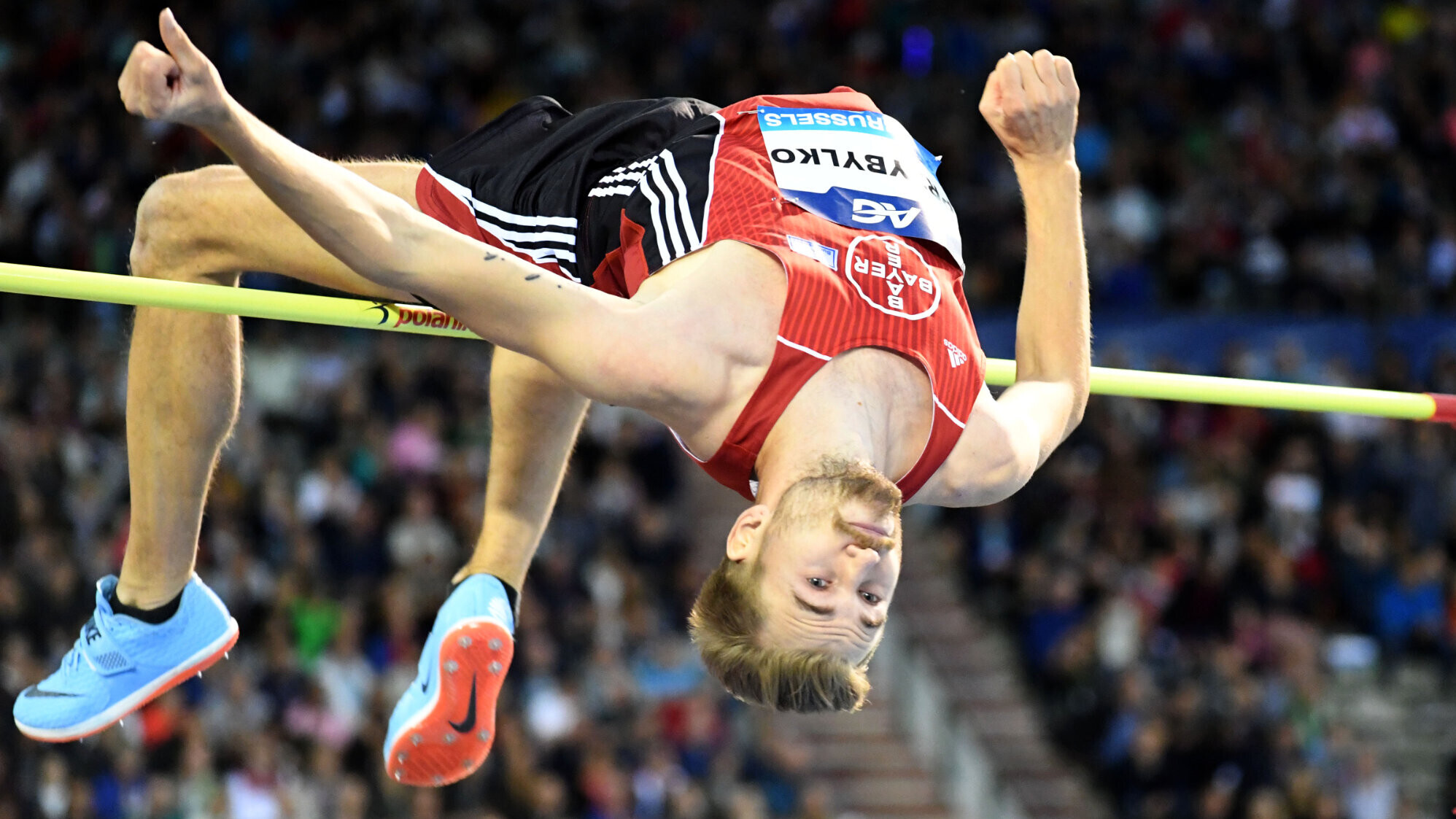 Der deutsche Hochspringer Mateusz Przybylko springt mit der Flopptechnik über die Latte.