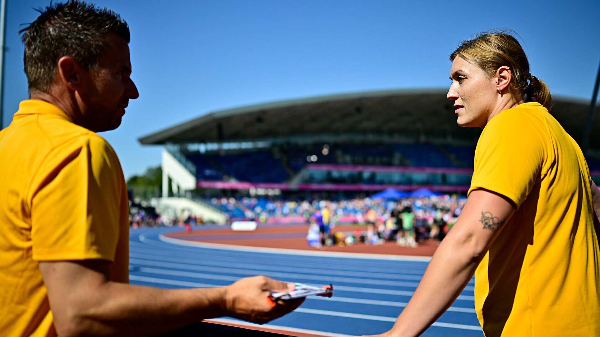 Kristin Pudenz im Gespräch mit Trainer Jörg Schulte