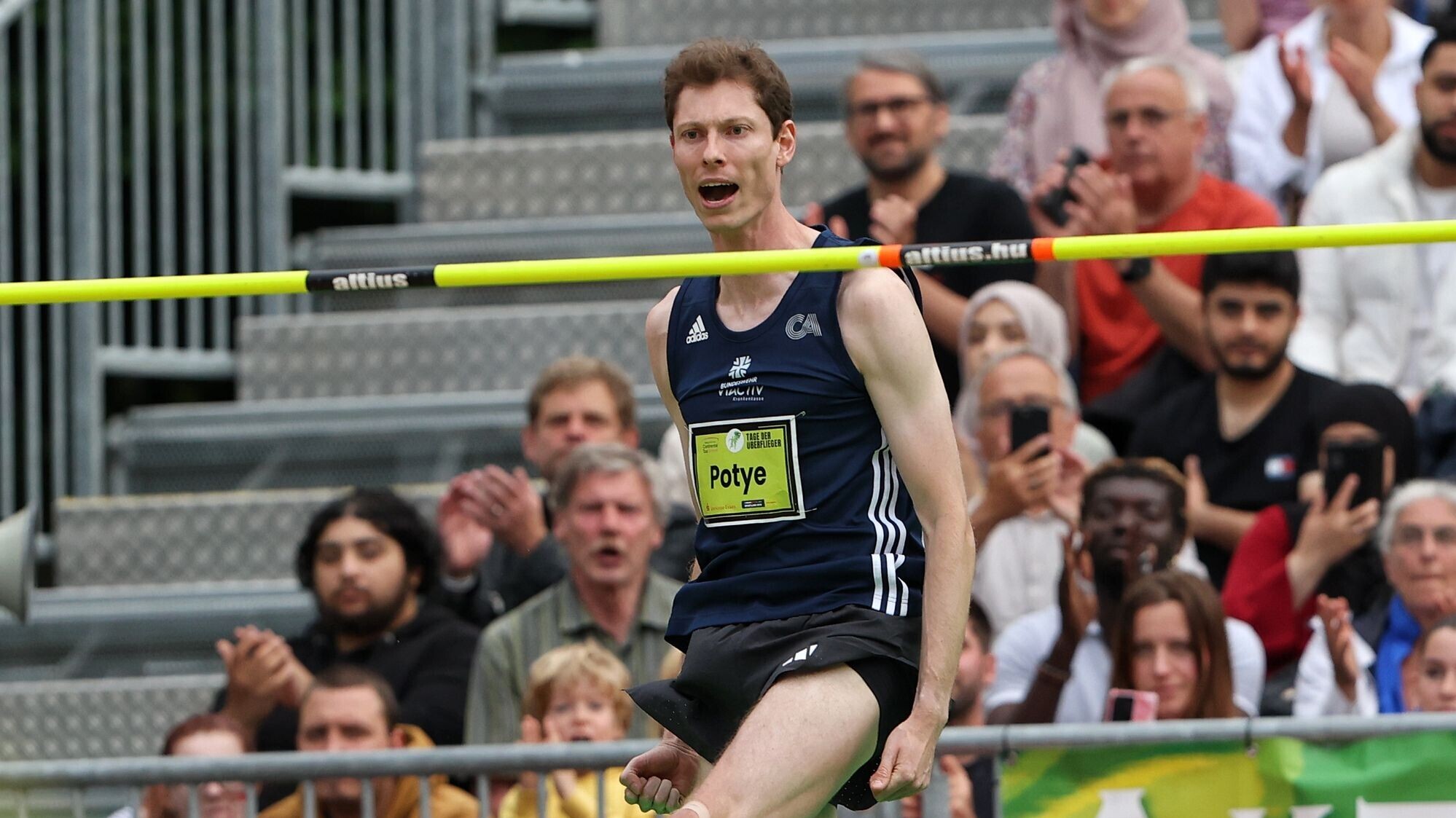 Tobias Potye steigt stark ein