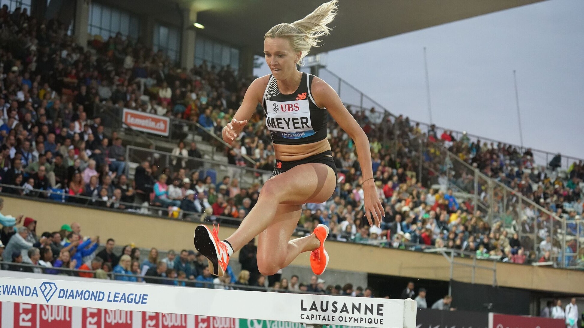 Julian Weber fehlen nur 28 Zentimeter zum Sieg, Lea Meyer bestätigt ihre PB