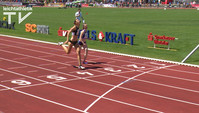Christina Hering fängt Laura Müller ab