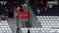 Hendrik Müller fliegt über 5,00 Meter und zu Gold