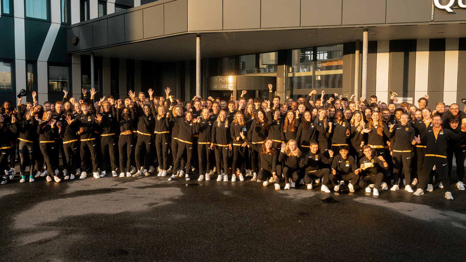 Teamfoto der U23-Nationalmannschaft vor dem Start bei der U23-EM 2025 in Bergen