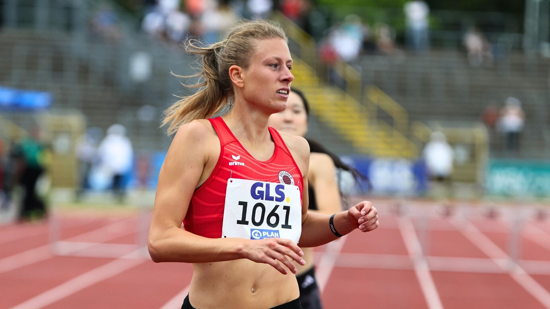 Hürdenläuferin Vivienne Morgenstern beim Zieleinlauf nach 400 Meter Hürden.