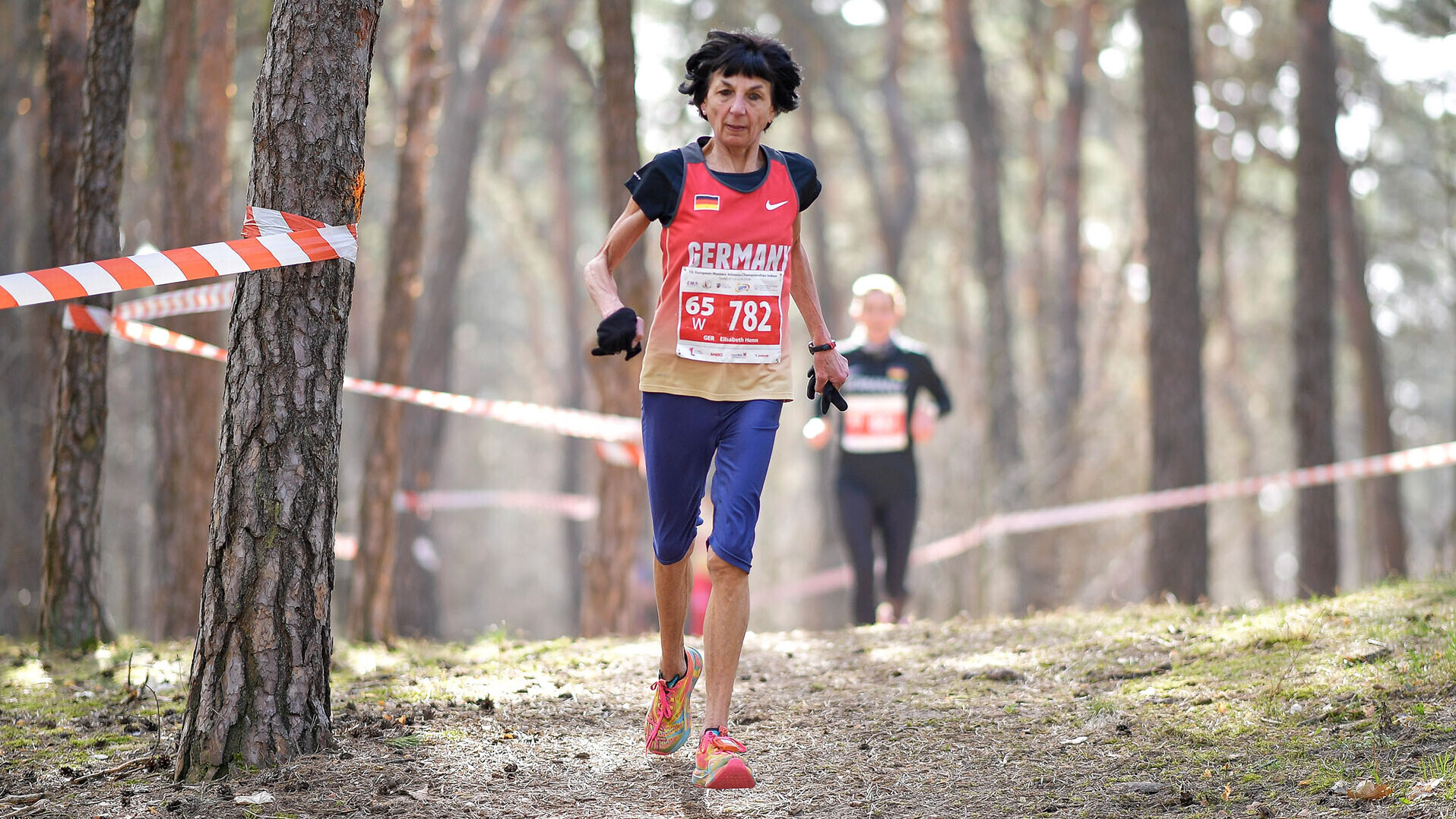 Elisabeth Henn beim Crosslauf