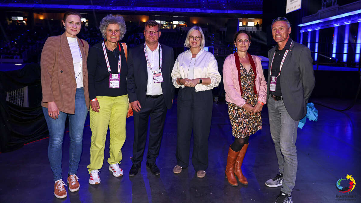 v.l.n.r. Friederiche Sowislo (DSSS), Miriam Vogt (DSV), Tilmann Wormuth (Senatsverwaltung Berlin), Dr. Christiane Schenderlein (Staatsministerin), Denise Henrion (BMI), Dominic Ullrich (DLV)