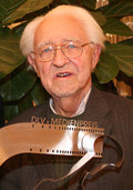 Gustav Schwenk wurde am Freitag in Dortmund mit dem DLV-Medienpreis ...