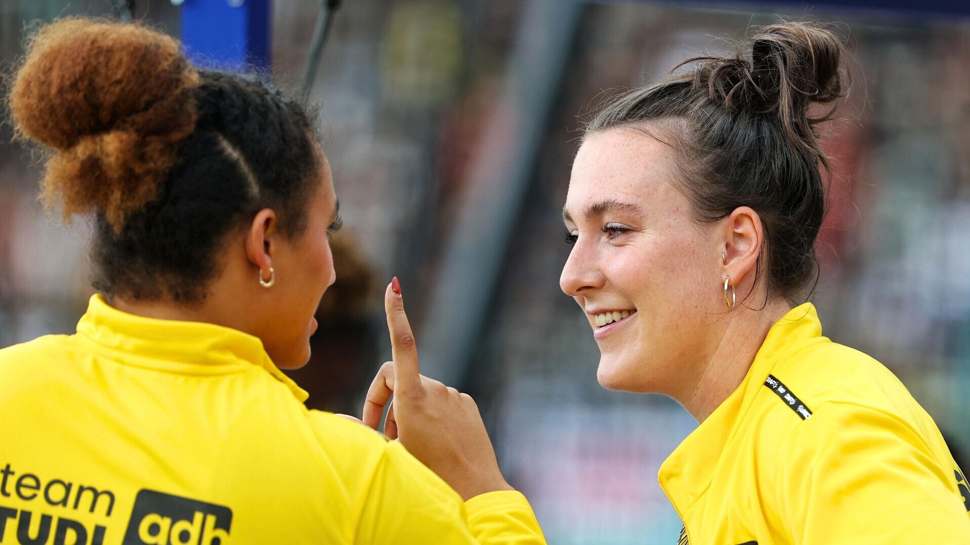 Antonia Kinzel im Gespräch mit Joyce Oguama. 