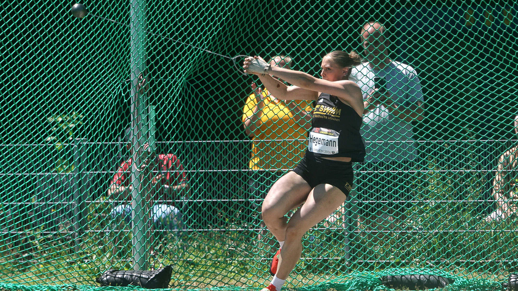 Die deutsche Hammerwerferin Clara Hegemann bei der Drehung im Ring.