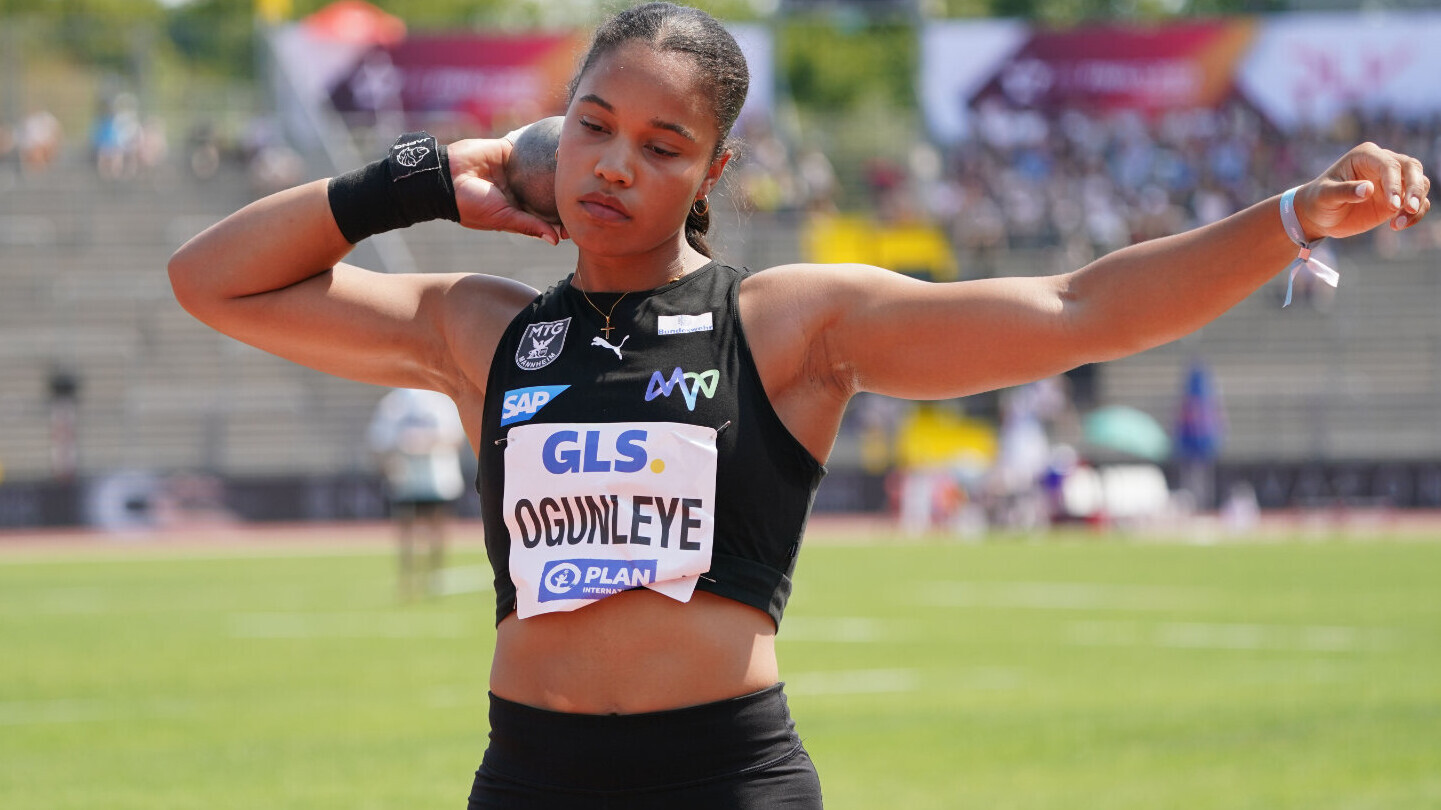 Christina Honsel und Yemisi Ogunleye auf dem Podium