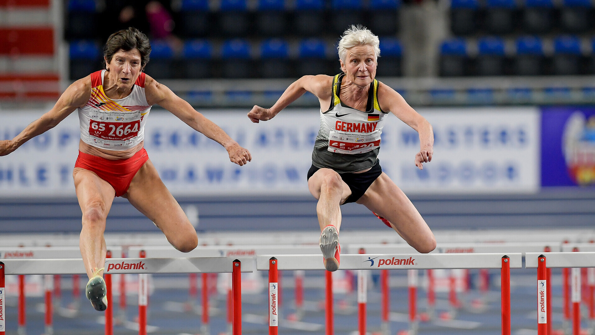 Sigrid Böse beim Sprint über die Hürden