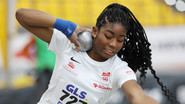 Nina Ndubuisi distanziert die Konkurrenz um einen Meter