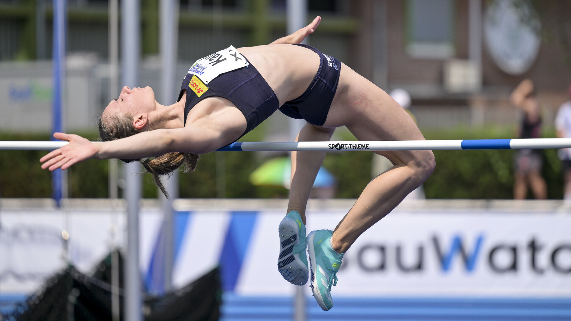 Emma Kaul überquert die Hochsprung-Latte