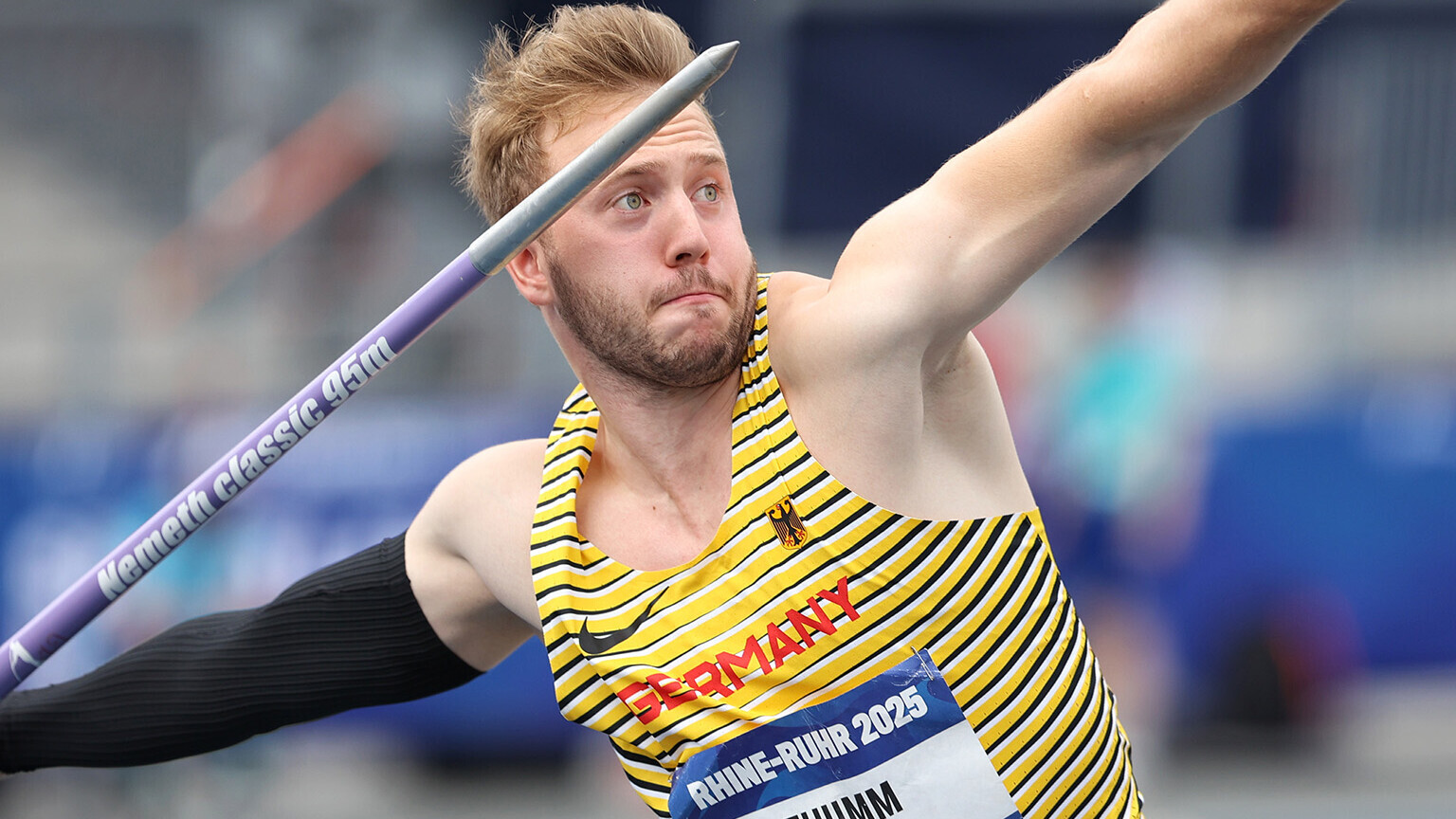 Nick Thumm beim Abwurf seines Speers bei den World University Games. 