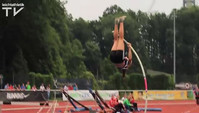 Carolin Bauer schraubt sich über 3,60 Meter