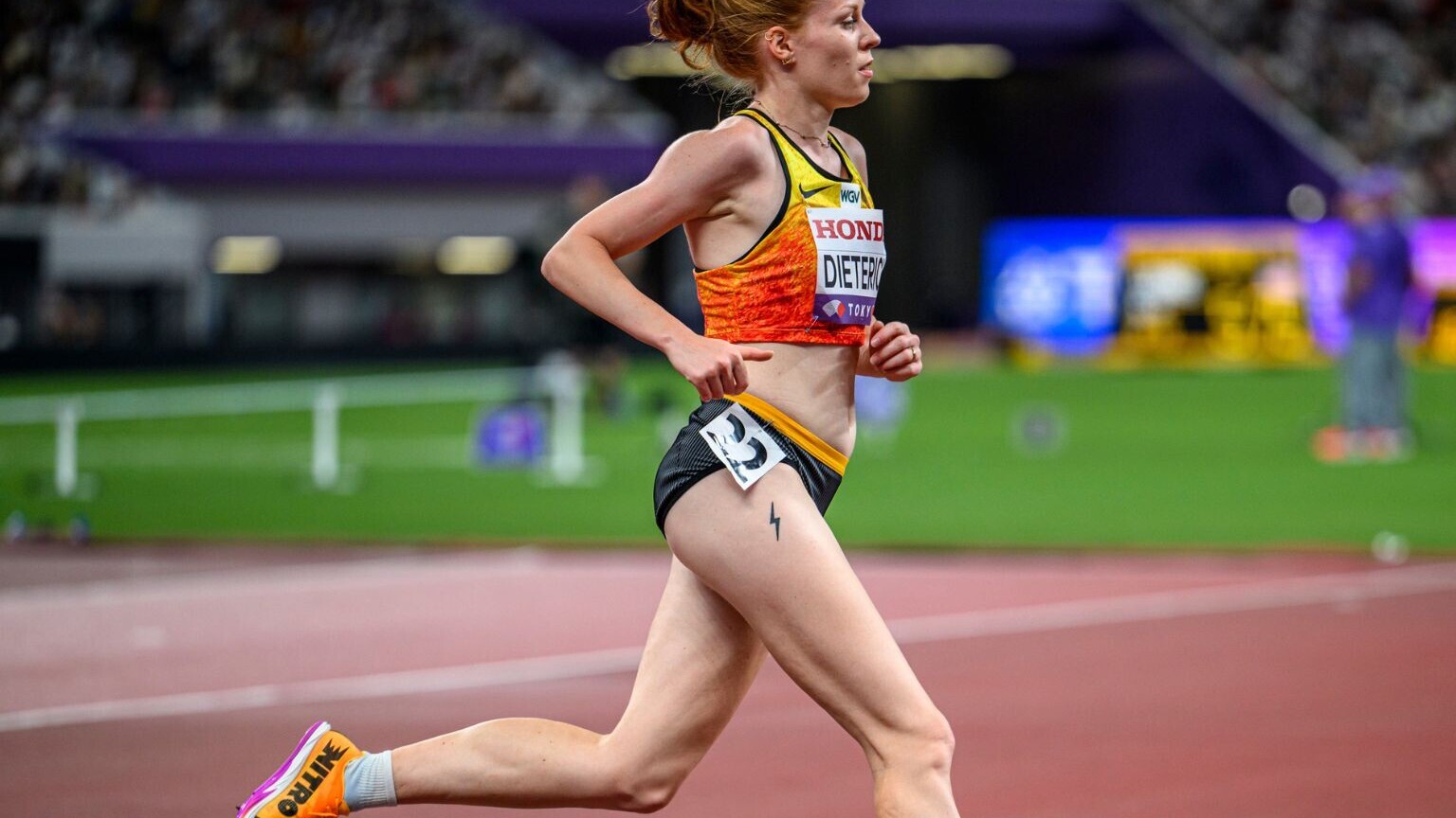 „Mentales Endspiel": Eva Dieterich kämpft sich über 10.000 Meter ins Ziel